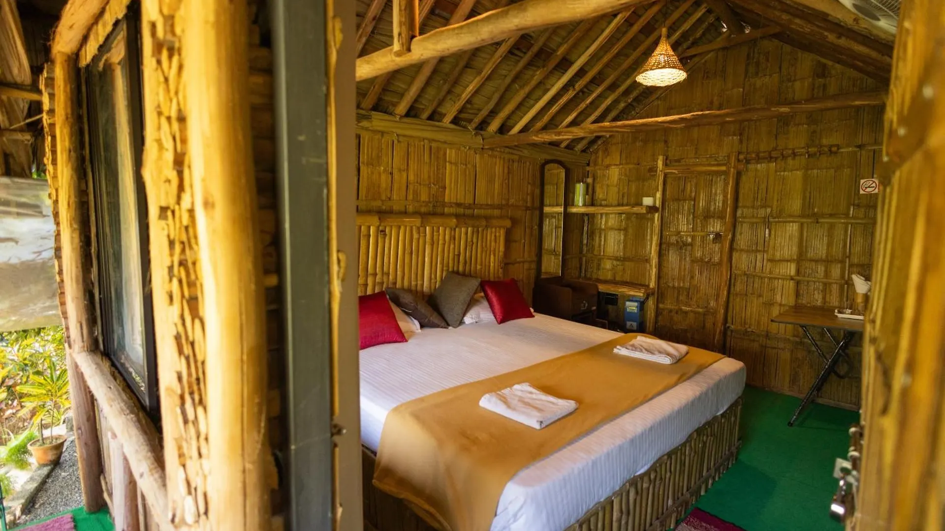 Fab - Bamboo Hut With Open Shower Munnar Indien